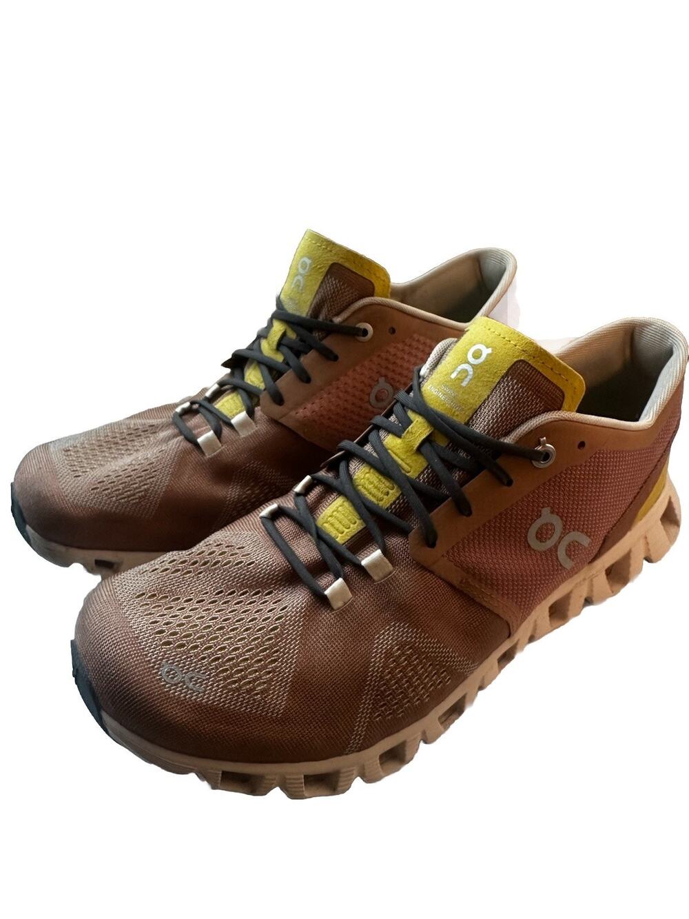 On Cloud Helion Running Shoes Women’s Size 11 Peach Orange